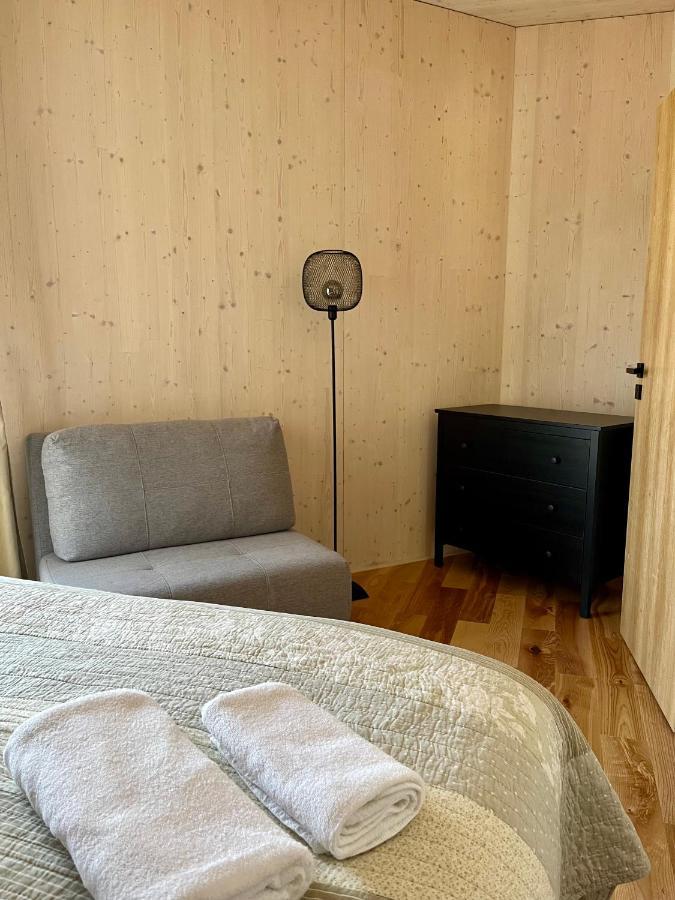 Cosy 1-Bedroom Apartment With Free Parking 데마노브스카돌리나 외부 사진